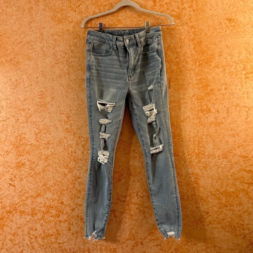 AMERICAN EAGLE Ripped Super High Rise Jegging size 6